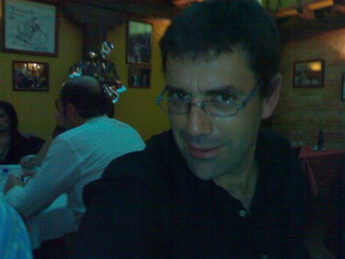 Fotografia de angelman, Chico de 57 años
